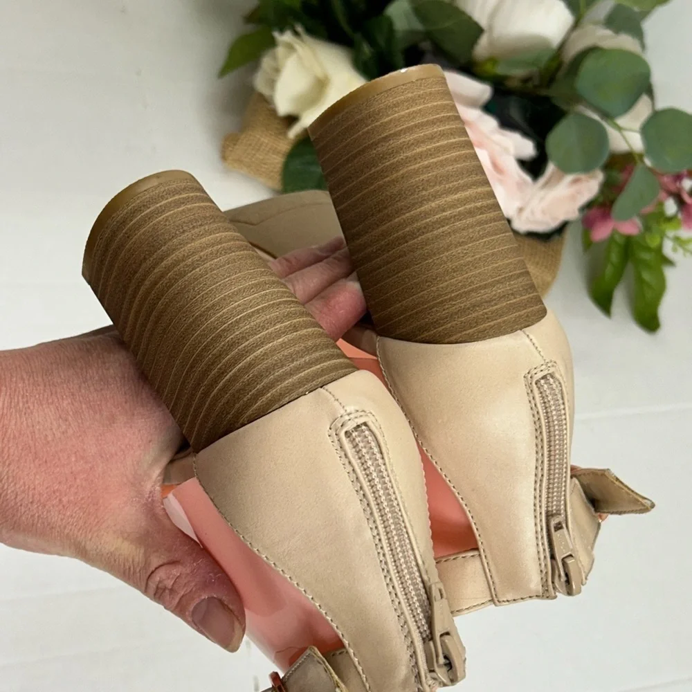 LC Lauren Conrad Tan Block Heel Sandals
